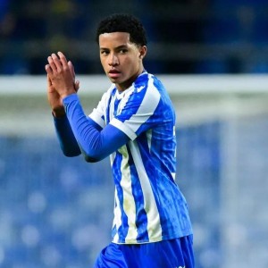 28圈网页版-跟队：曼联已经开出报价求购谢周三17岁左后卫阿拉奥